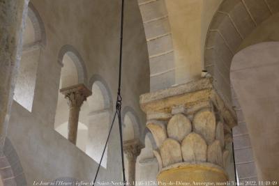 photographie “Le Jour ni l’Heure 4390 : église de Saint-Nectaire, 1146-1178, Puy-de-Dôme, Auvergne, mardi 3 mai 2022, 11:49:49” par Renaud Camus — www.renaud-camus.net — Saint-Nectaire, église, église de Saint-Nectaire, roman, romane, église romane, Auvergne romane