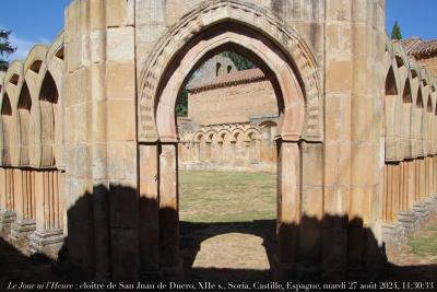 photographie “Le Jour ni l’Heure 2278 : cloître de Sans Juan de Duero, XIIe s., Soria, Vieille-Castille, Espagne, mardi 27 août 2024, 11:30:33” par Renaud Camus — www.renaud-camus.net — Soria, cloître, claustro, San Juan de Duero, Castille, Vieille-Castille, Castilla y Leon, Espagne, Espana, Spain